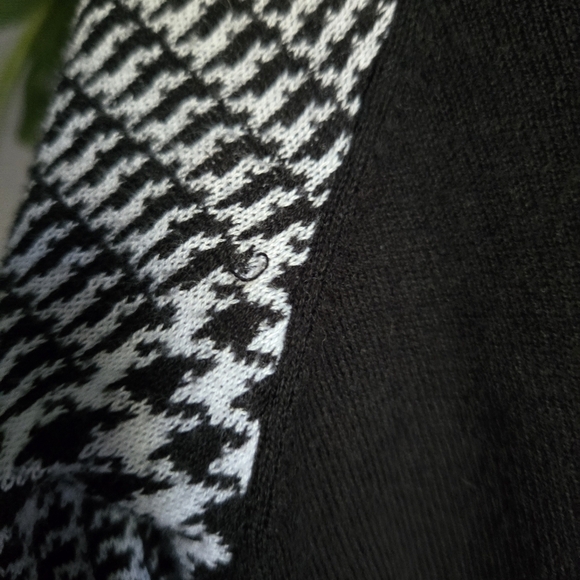 The Limited Black and White Houndstooth Pattern Cardigan Sweater XS - Picture 4 of 6